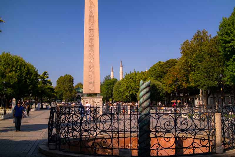 Yılanlı Sütun, Sultanahmet Yılanlı Sütun, Sultanahmet yılan heykeli