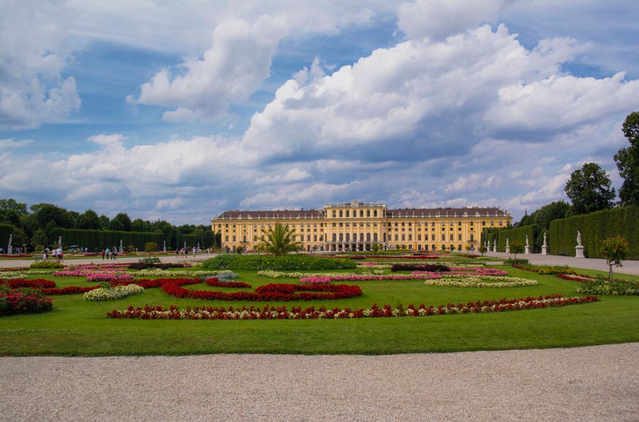 Schönbrunn Sarayı, Schönbrunn Sarayı nerede, Schönbrunn Sarayı tarihi, Schönbrunn Sarayı giriş ücreti, Schönbrunn Sarayı bahçesi