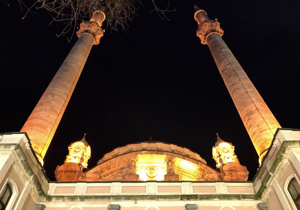 Ortaköy Camii, Ortaköy Camii tarihi, Ortaköy Camii nerede, Ortaköy Camii nasıl gidilir, Ortaköy Camii hakkında bilgi, Ortaköy Camii mimarı